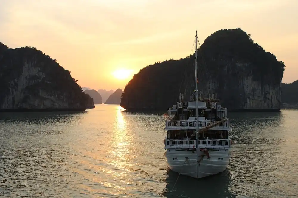 Sunrise in Halong bay