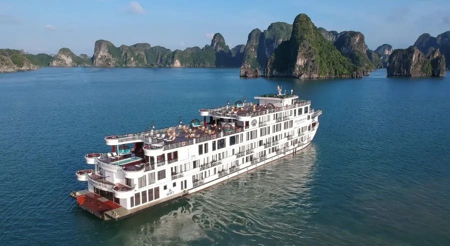 a Cruise in Halong Bay
