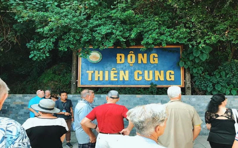 Thien Cung Cave entrance