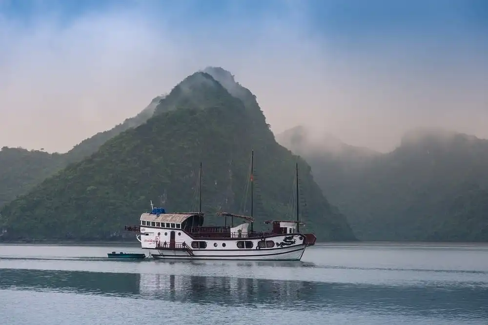 An Overnight Cruise in Halong Bay