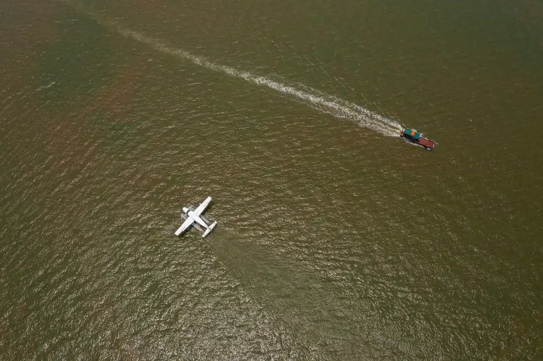 seaplane land in the water of Halong Bay