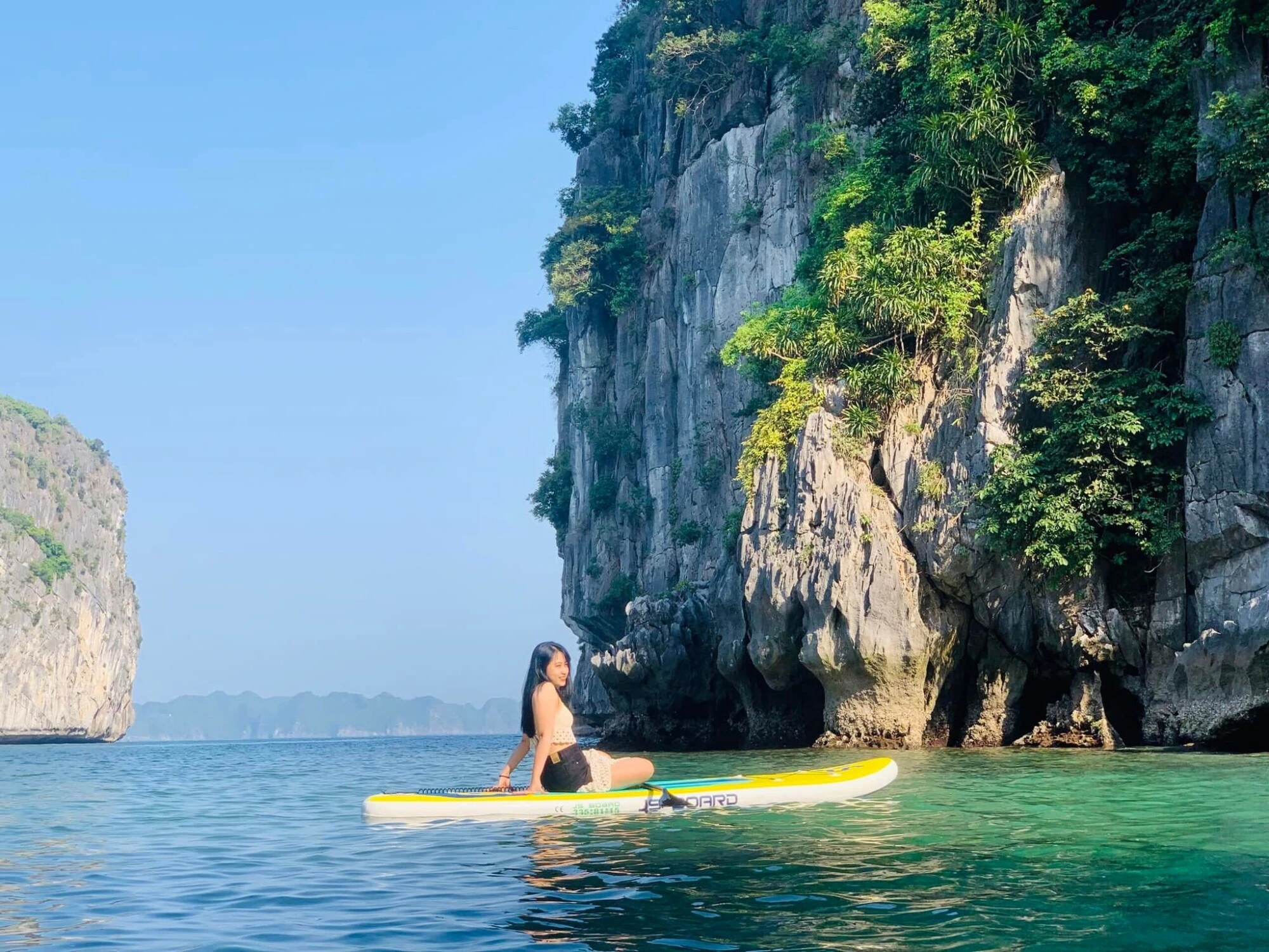 Tourists kayak in Ao Ech Area