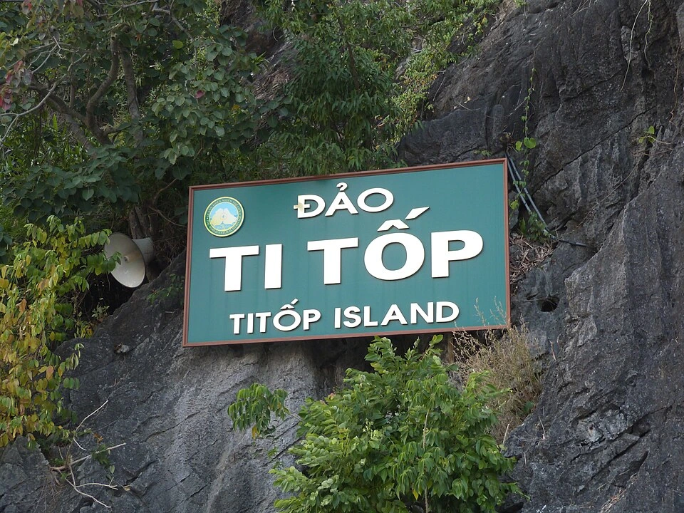 Ti Top entrance