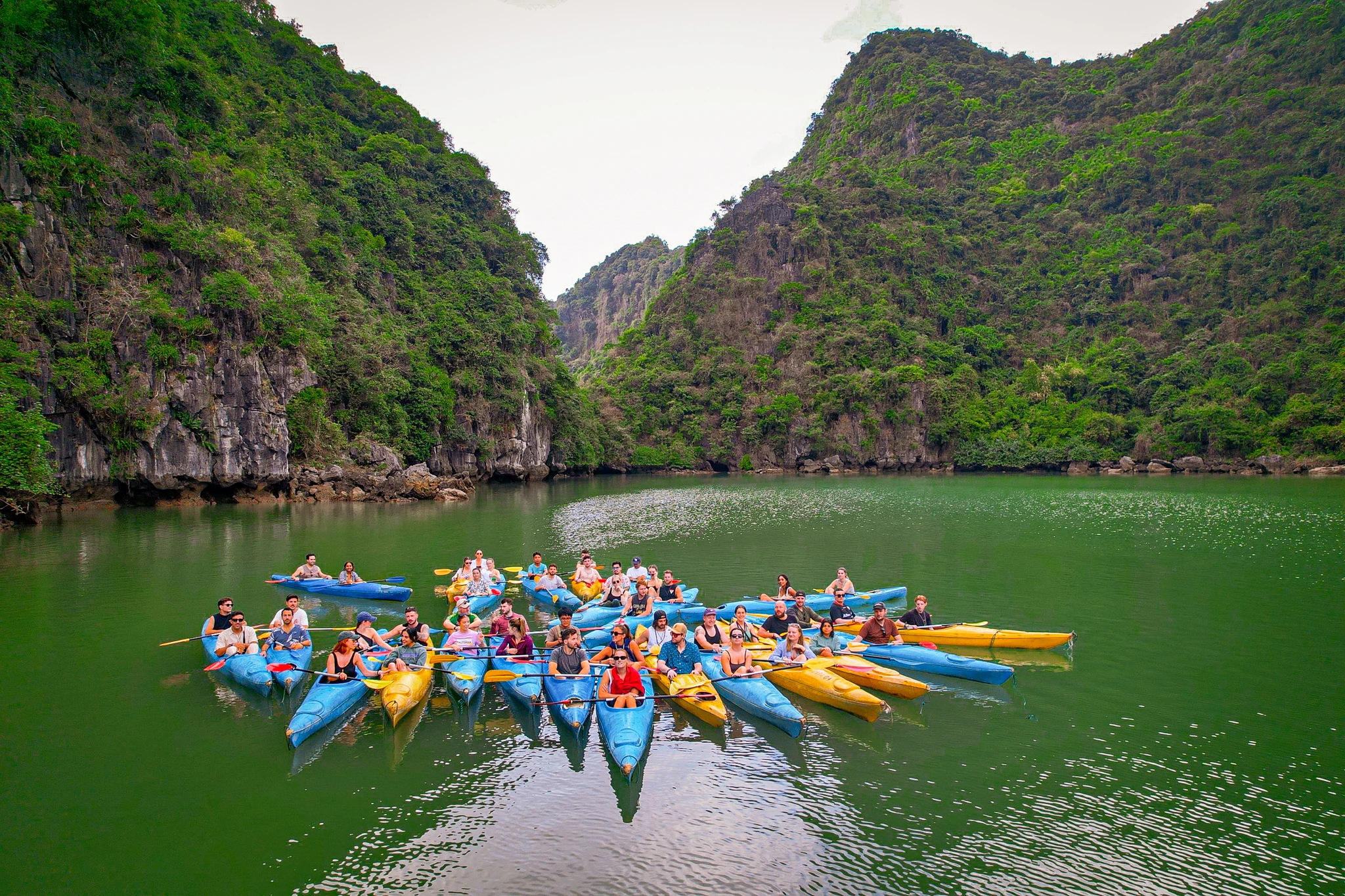 tourist kayaking in halong bay