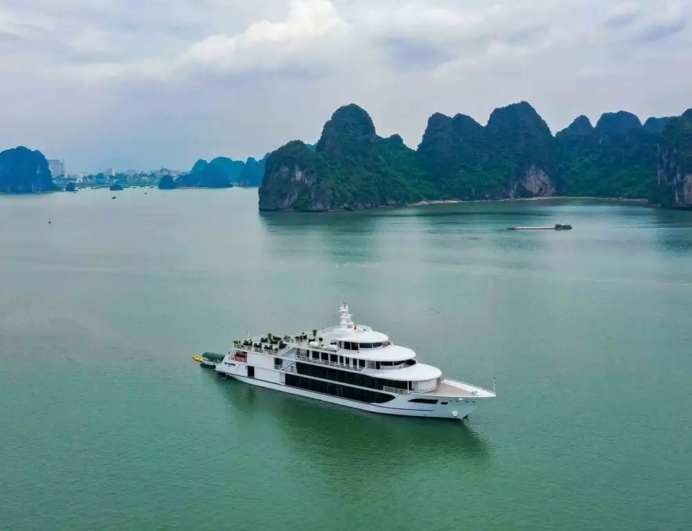 a 2-day cruise in Halong Bay