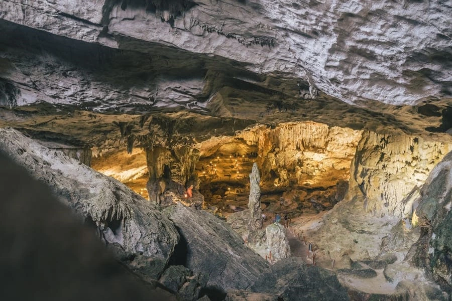 Sung Sot Cave, Halong Bay: Travel Guide Halong Bay