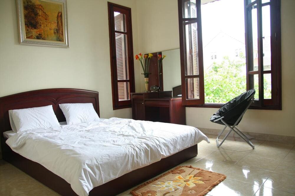 Lily Halong Hostel