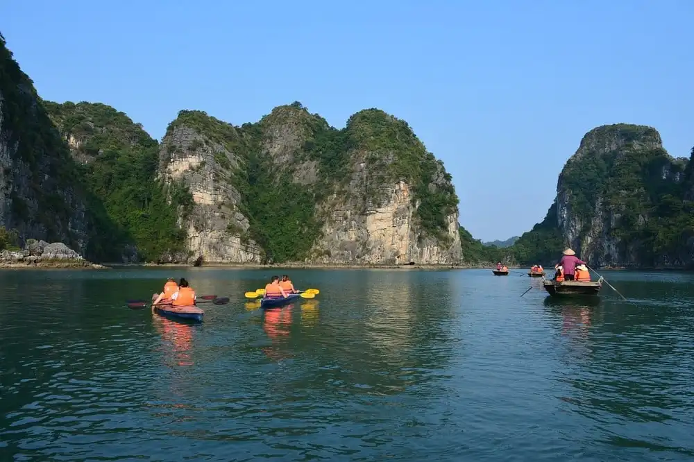 Travelers is kayaking in Halong Bay