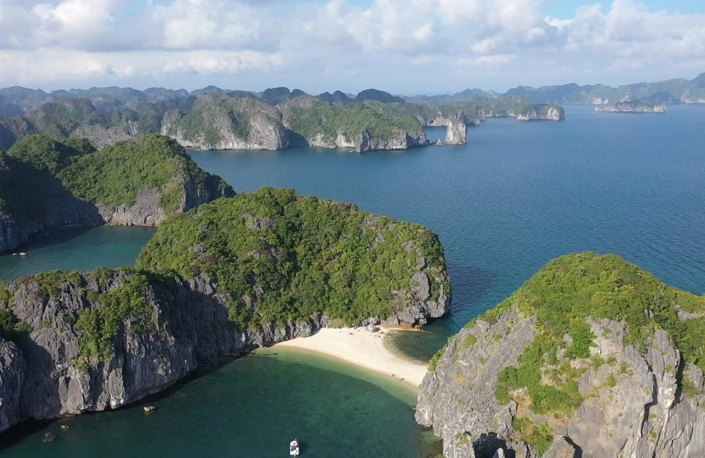 Ba Trai Dao Beach