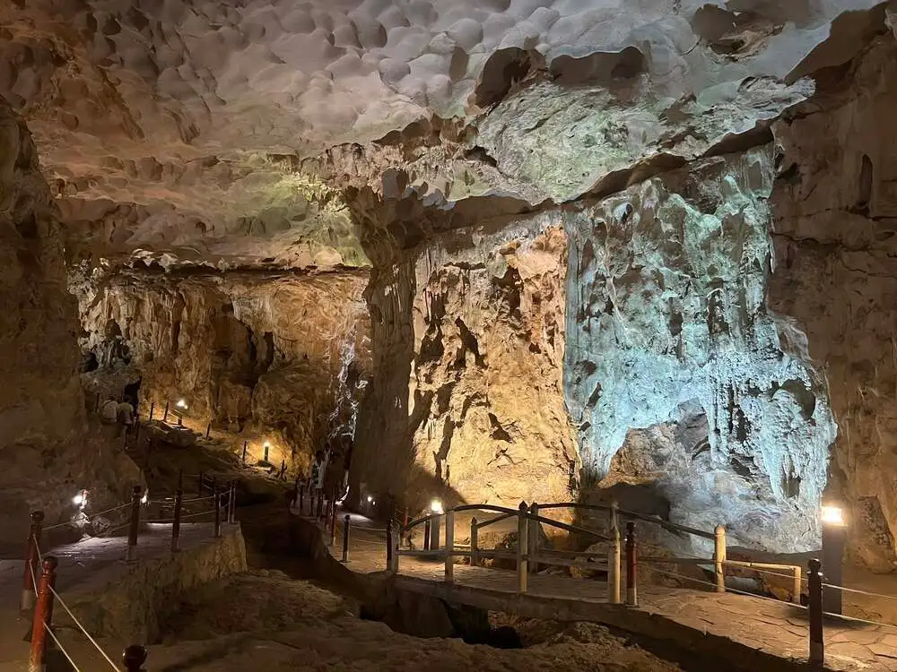 Sung Sot Cave