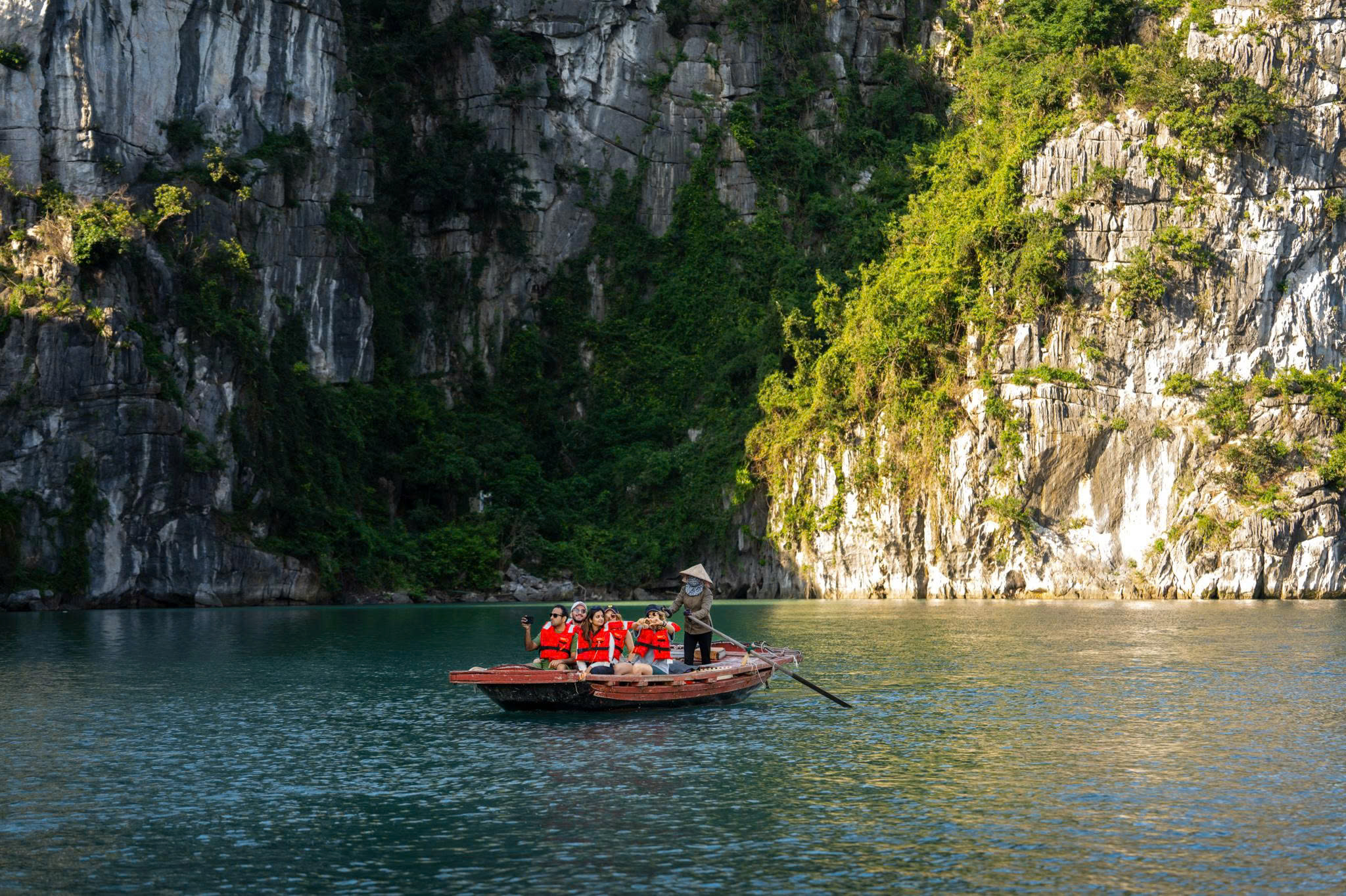 tourists sailing by local to visit Vung Vieng Village