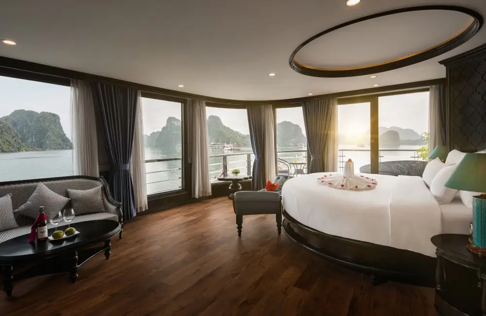 Honeymoon Suite with moon bed