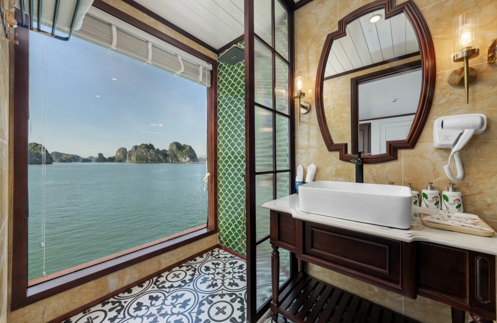 Bathroom with Glass window view to the bay