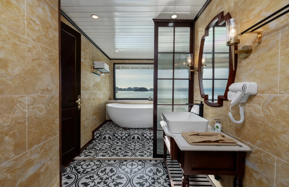 Bathroom with Glass window view to the bay and bathtub