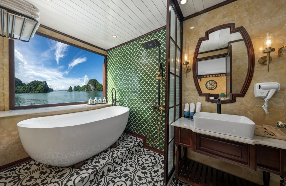 Bathroom with Glass window view to the bay and bathtub