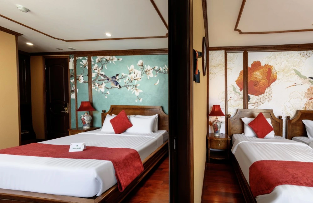 Family connecting suite