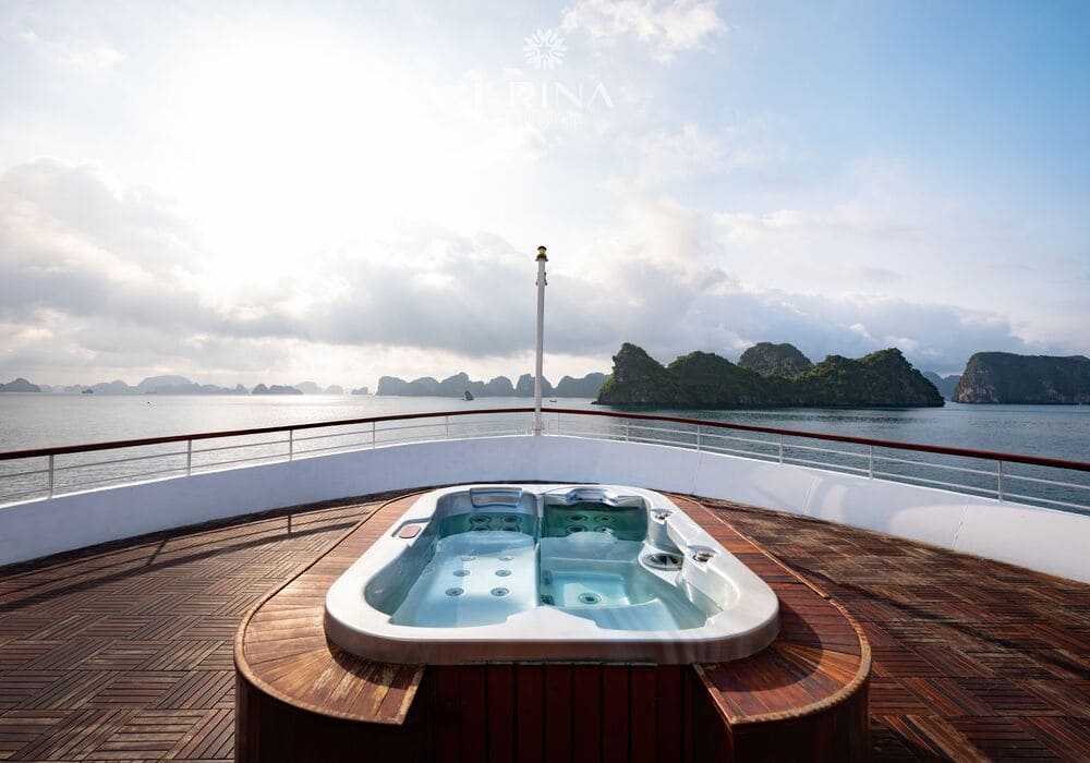 Outdoor Jacuzzi at front deck