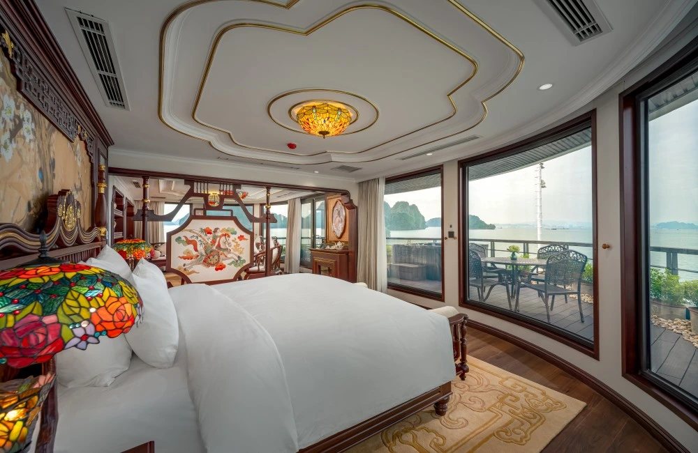 Royal Palace Suite