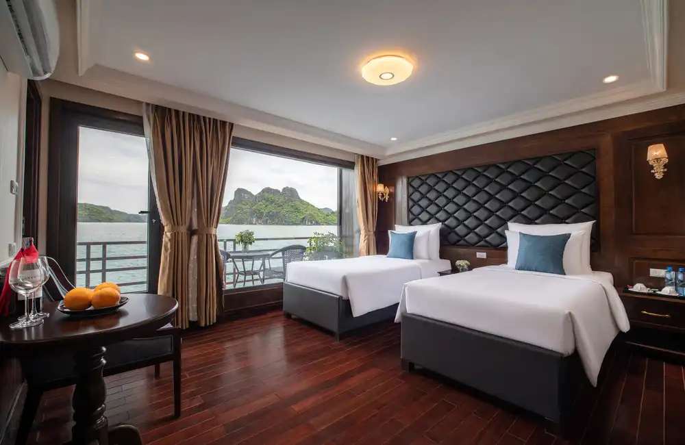Suite Balcony with twin bed