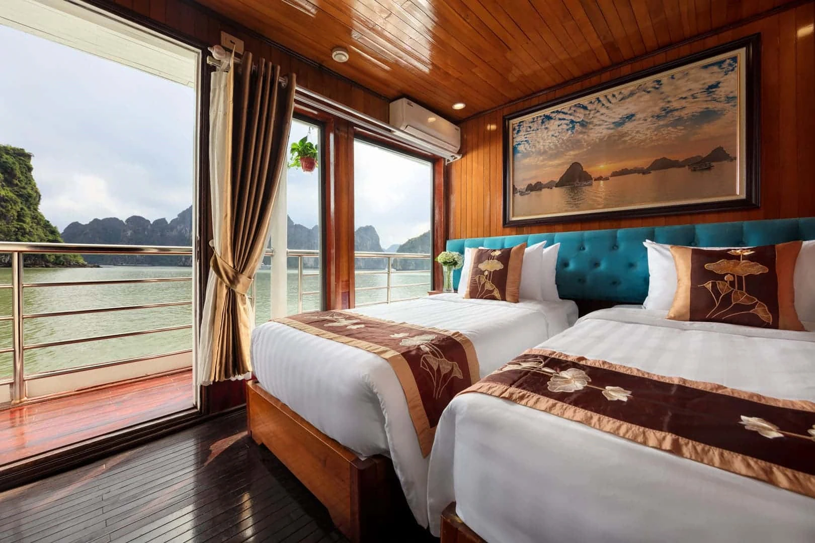 Deluxe Cabin with twin bed