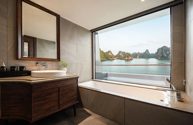 Bathroom with Ocean View Bathtub
