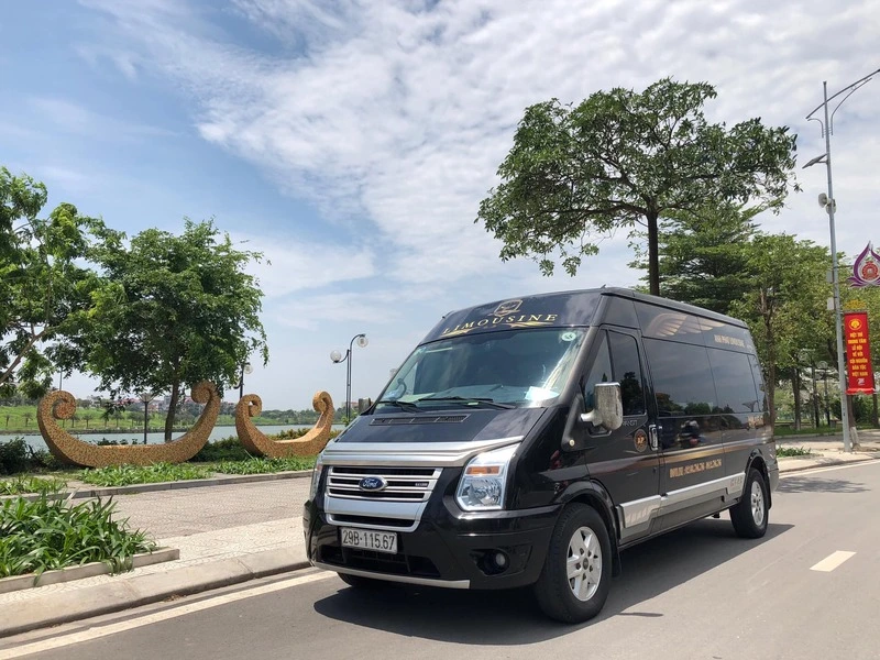 Limousine to Halong Bay