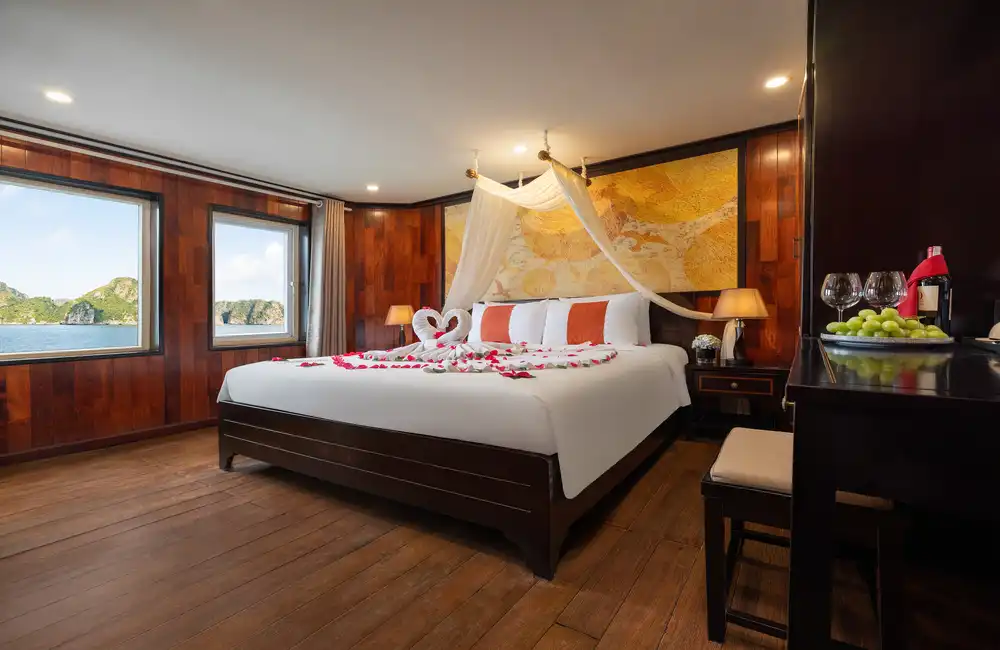 Cruise cabin