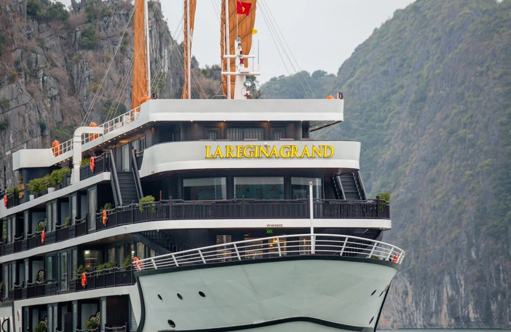 Cruise front deck