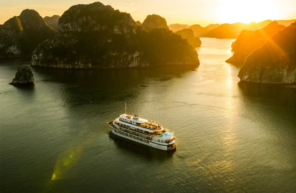 Bhaya Soul Cruise sailing Halong Bay