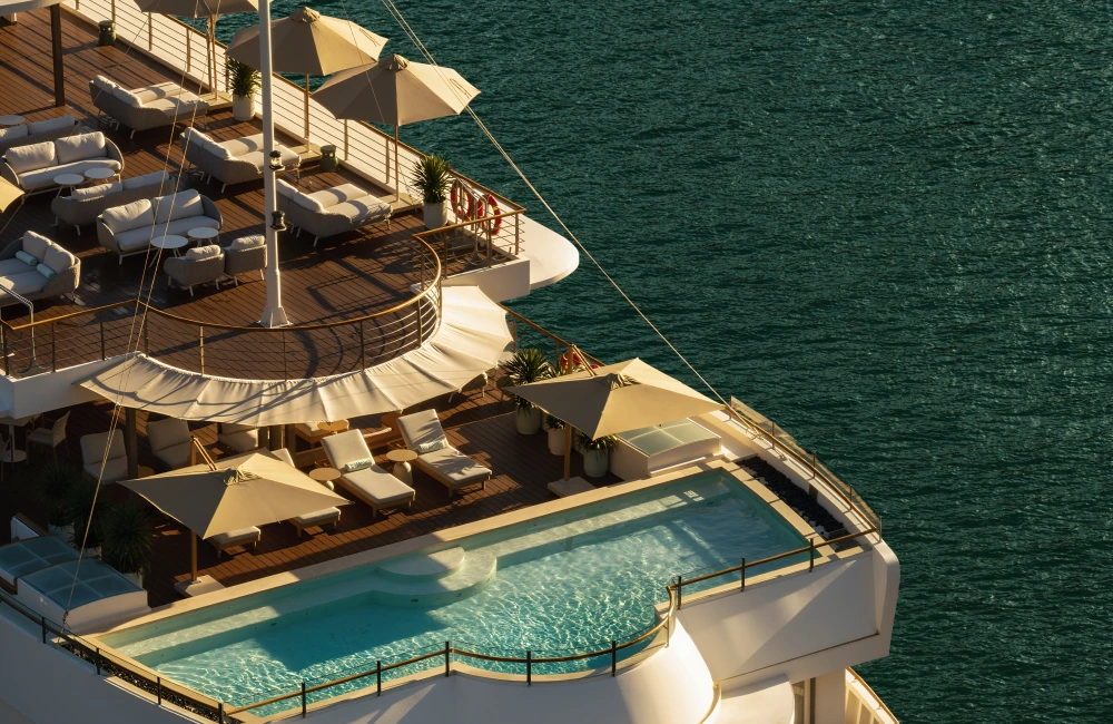 Cruise deck
