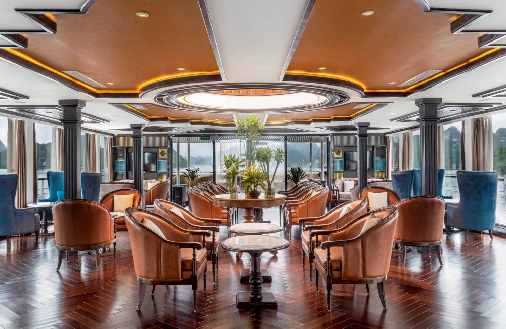 Capella Cruise lounge