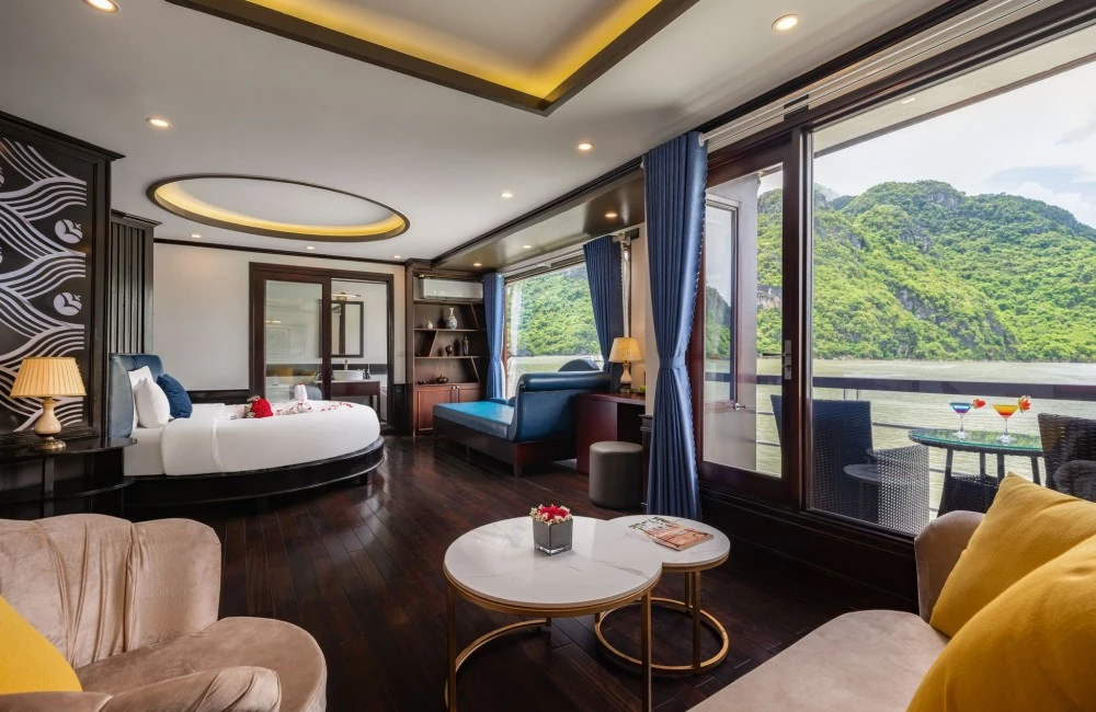 Cruise cabin