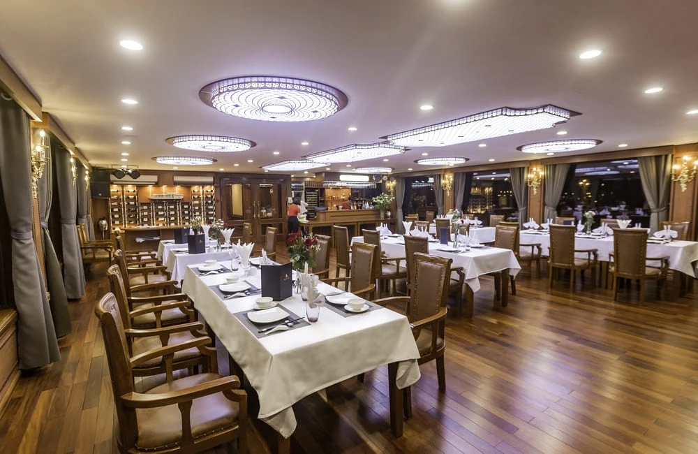 Cruise restaurant