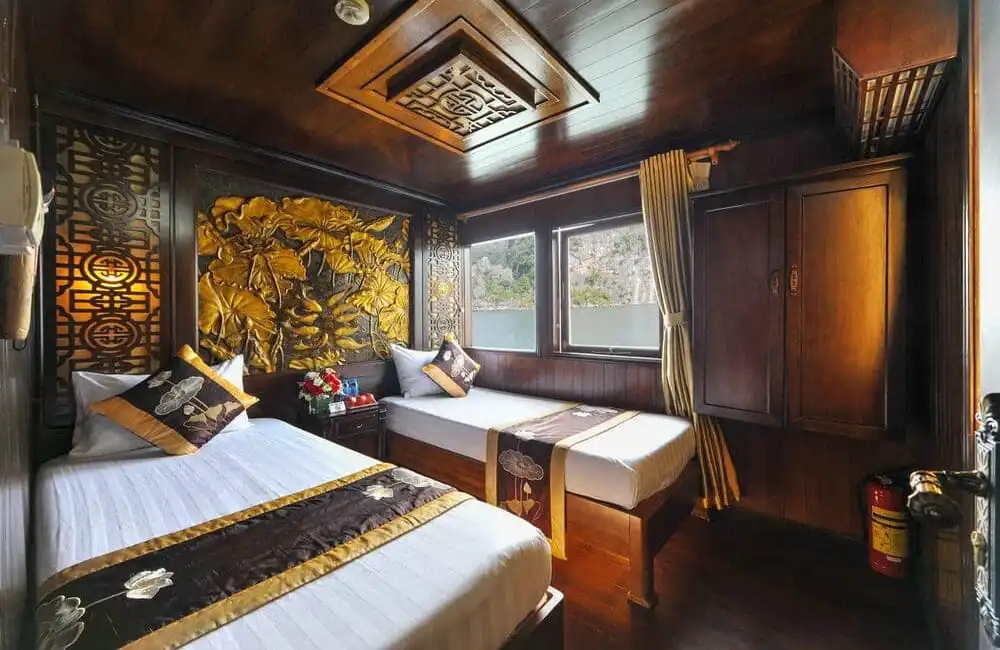 Cruise cabin
