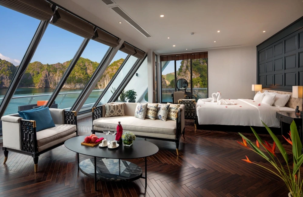 Cruise cabin