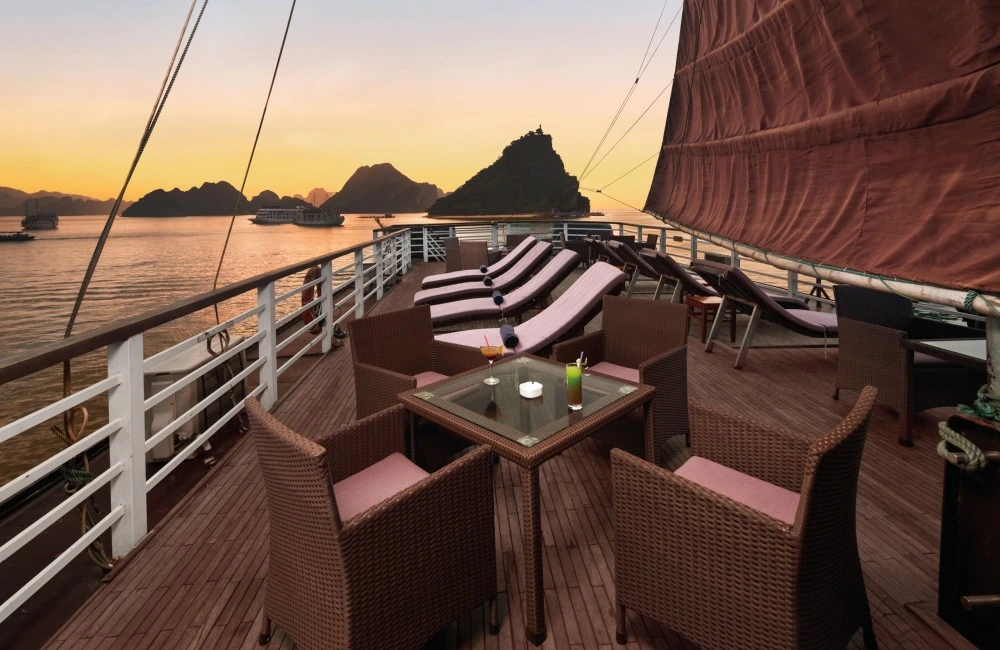 Cruise sundeck
