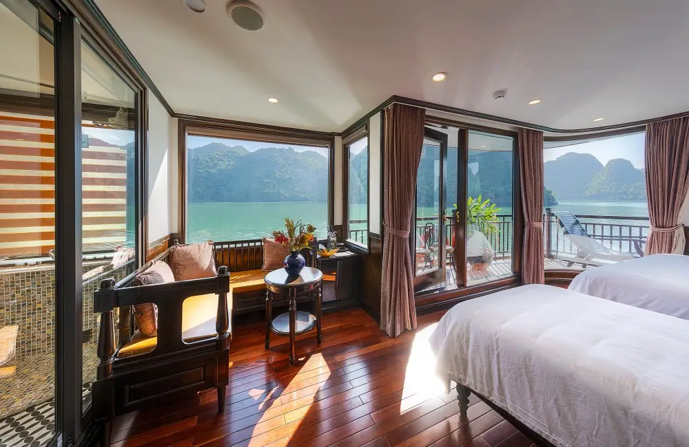 Cruise cabin