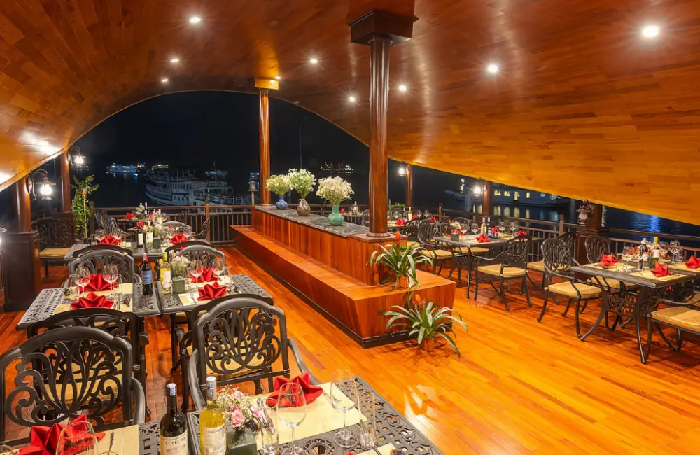 Outdoor Restaurant on top deck