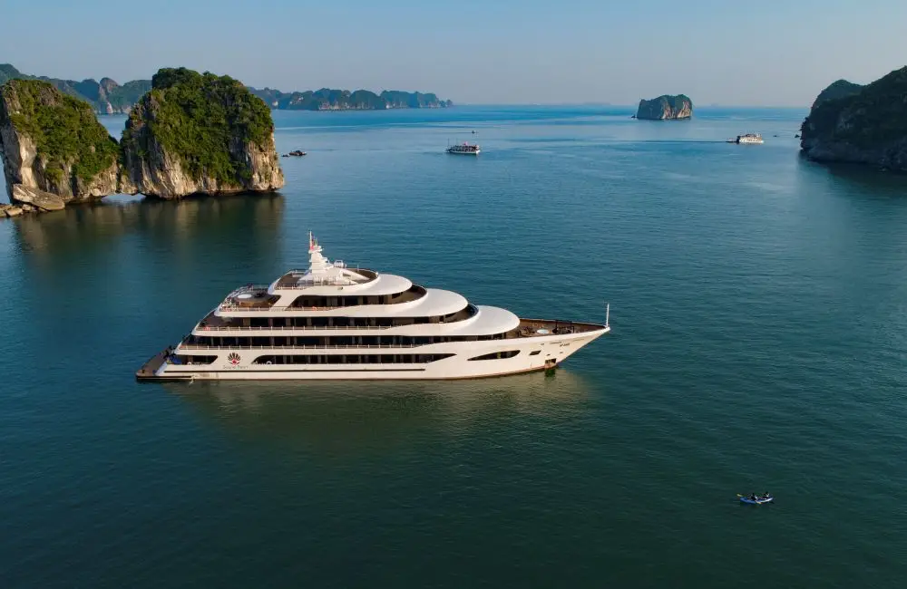 Scarlet Pearl Cruise sailing in Lan Ha BAy