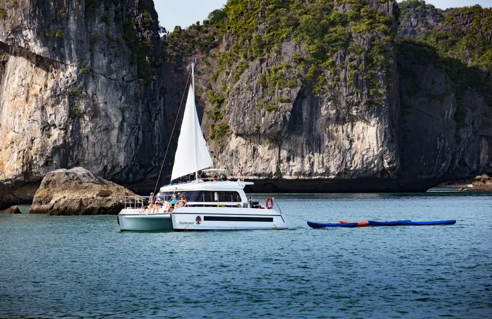 Attached boat of Scarlet Pearl