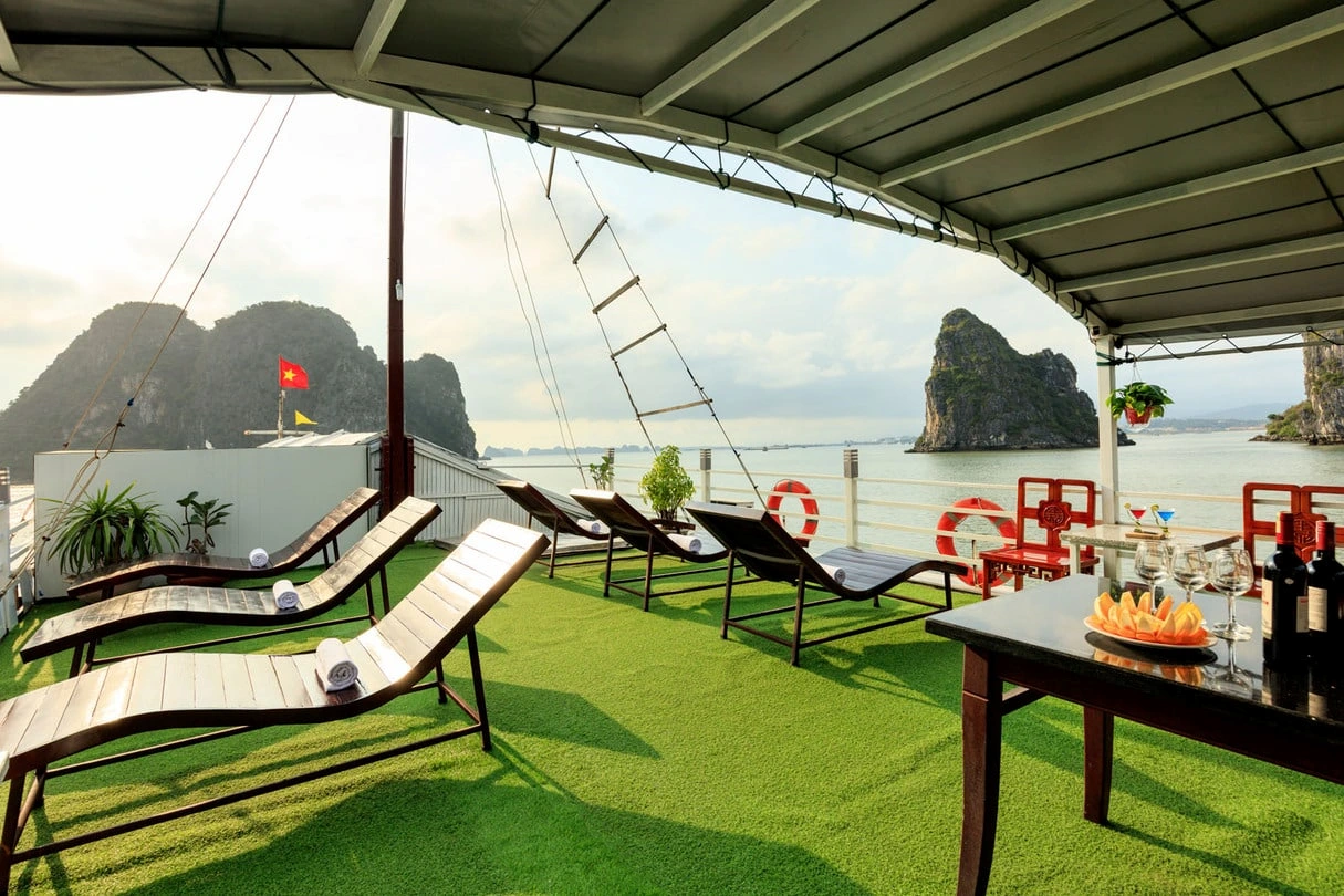 Sundeck 1 