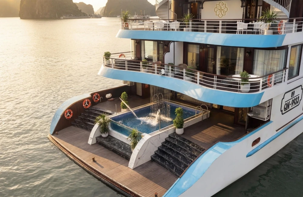 Cruise deck