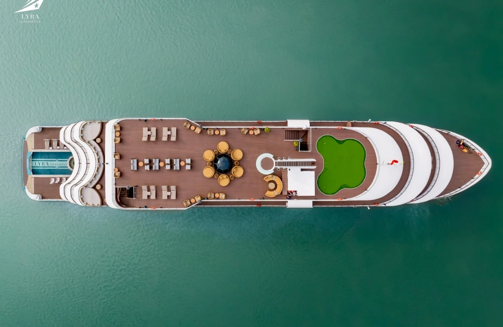 Cruise deck