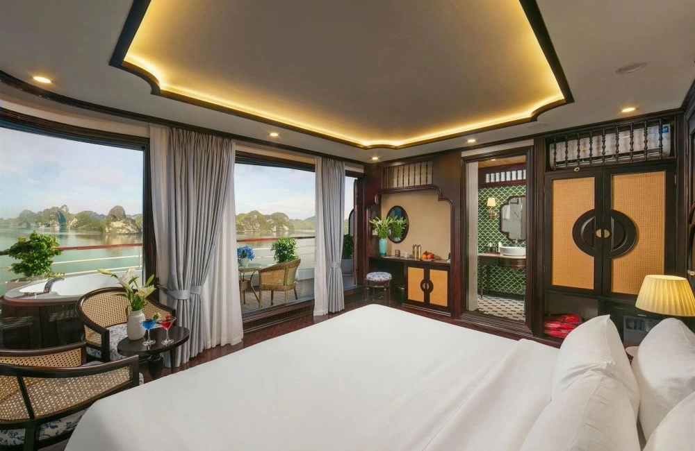Cruise cabin