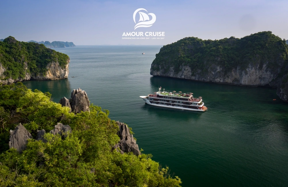 Amour Cruise sailing in Lan Ha Bay