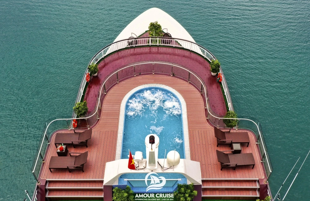 Seasonal Jacuzzi view from above