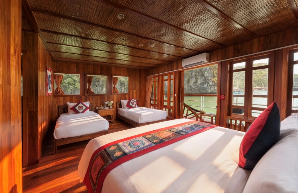 Cruise cabin