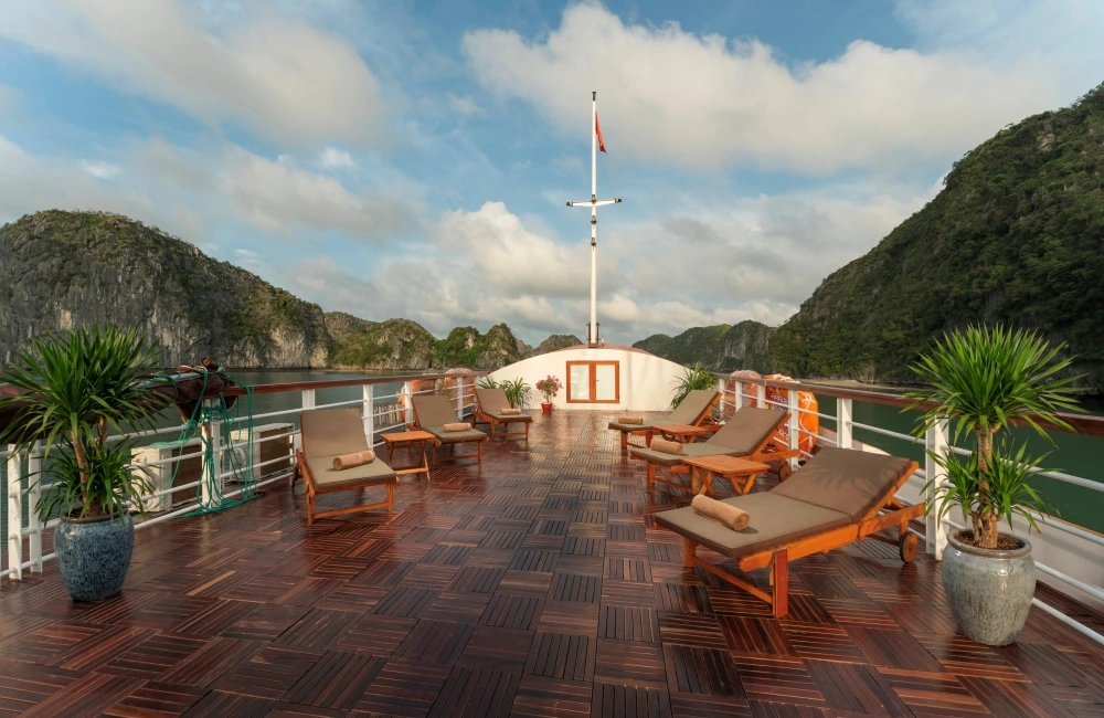 Sundeck 1