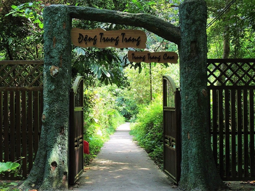 entrance of Trung Trang Cave