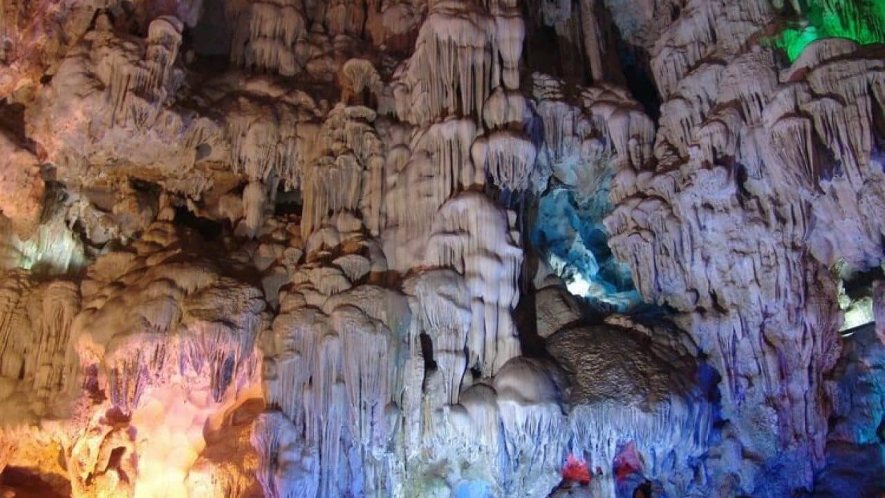 unique beauty of Trung Trang Cave